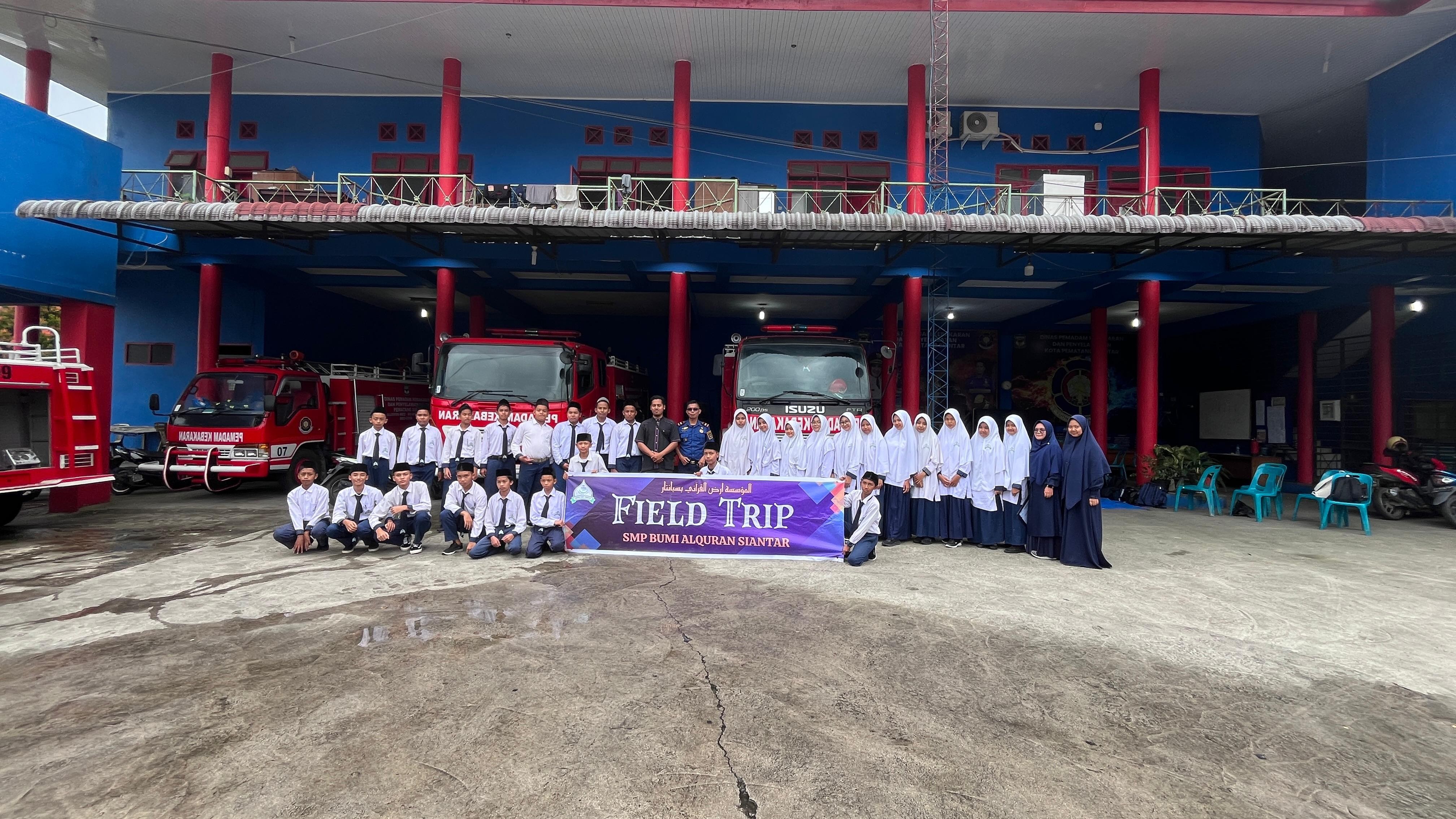Simulasi Pencegahan dan Penanggulangan Pemadaman Kebakaran kepada Sekolah SMP Bumi AL- Qur\'an Pemat