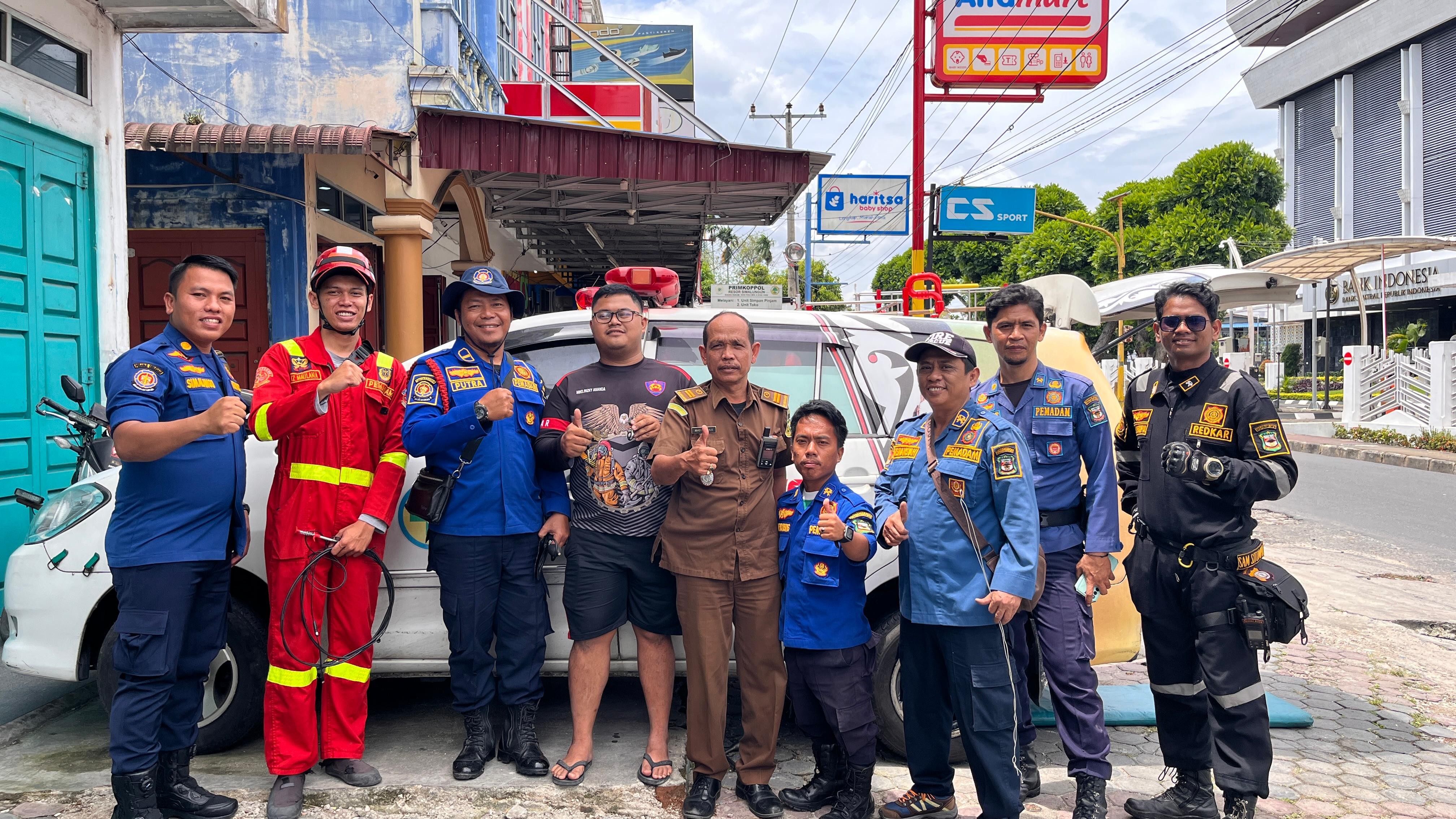 Evakuasi Kunci Mobil yang tertinggal di dalam mobil yang beralamat di Jl. H. Adam Malik