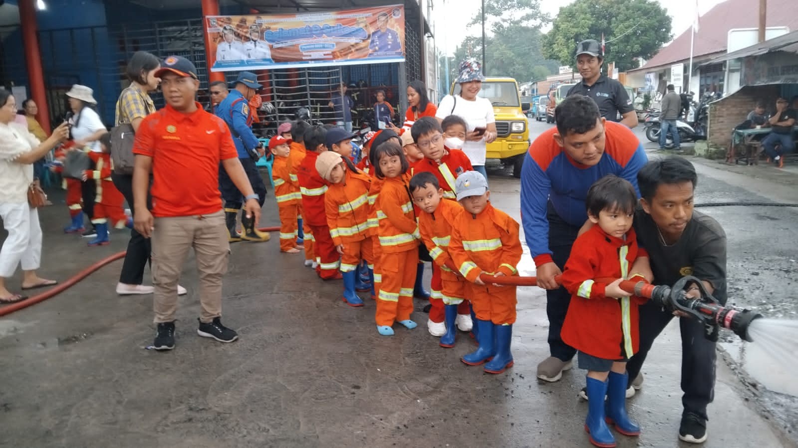 Simulasi Pencegahan dan Penanggulangan Pemadaman Kebakaran kepada TK SD-LIFE /PAUD-LIFE