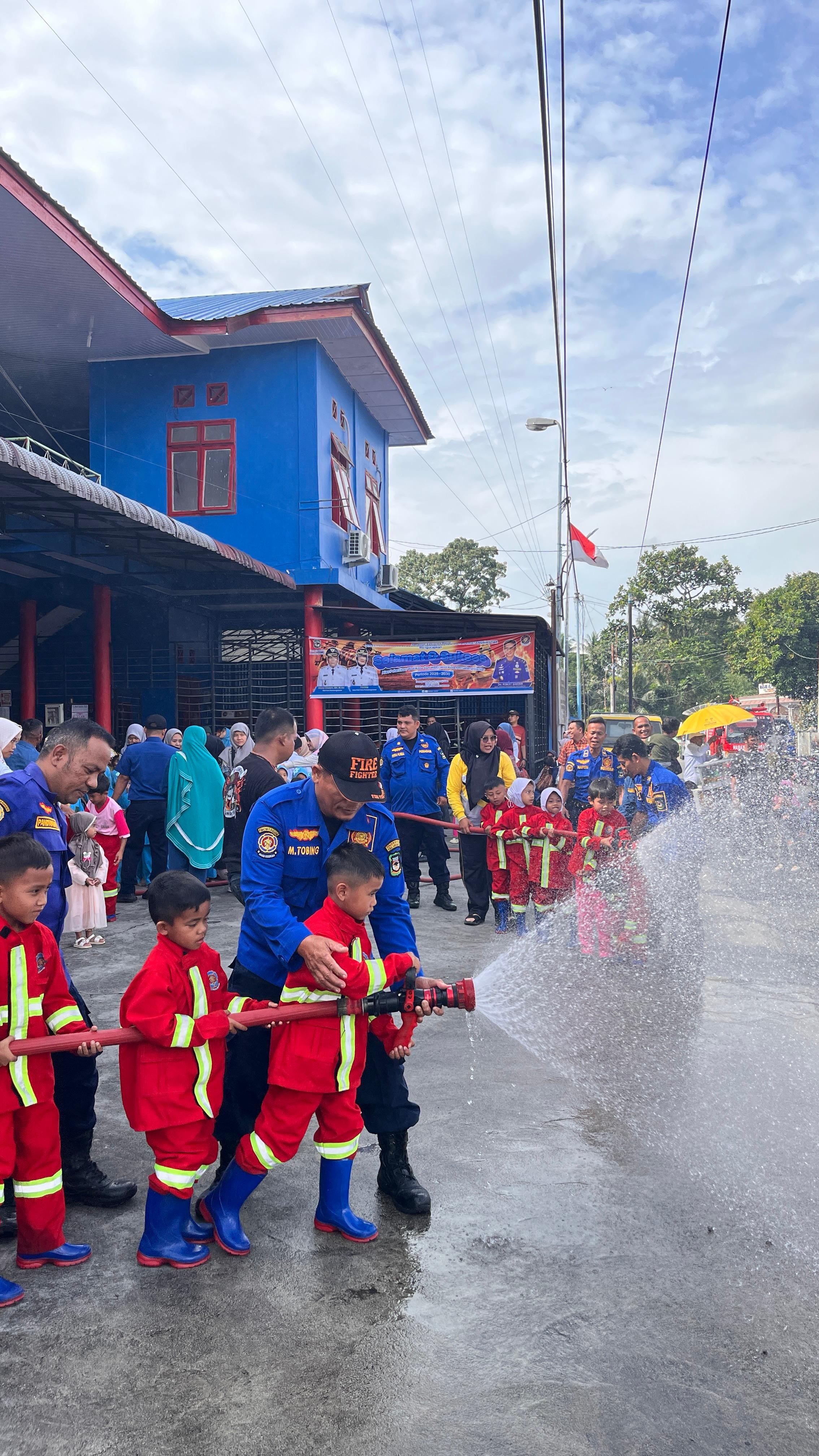 Simulasi Pencegahan dan Penanggulangan Pemadaman Kebakaran kepada Sekolah RA AL Hidayah dan TK DIV I