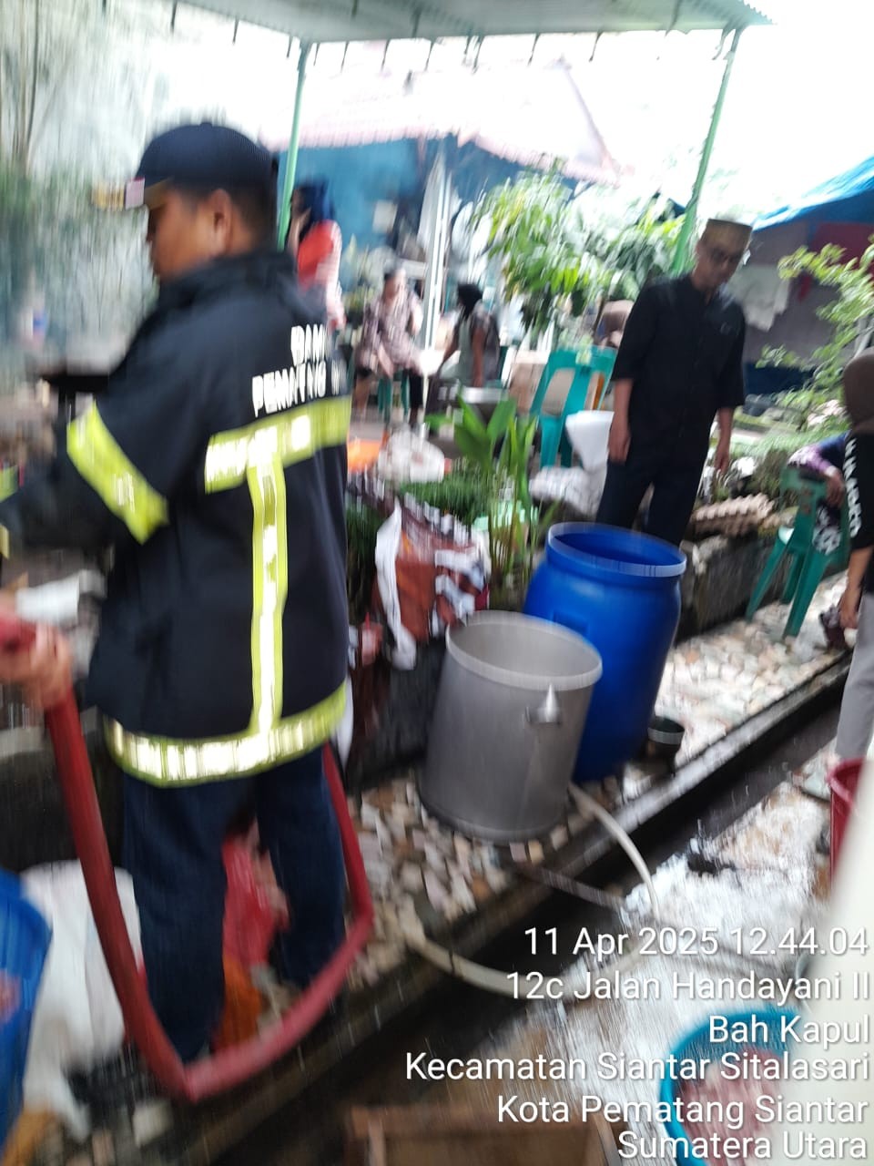 menerima aduan warga mengenai tabung gas bocor yang beralamat di  Jl. Handayani II