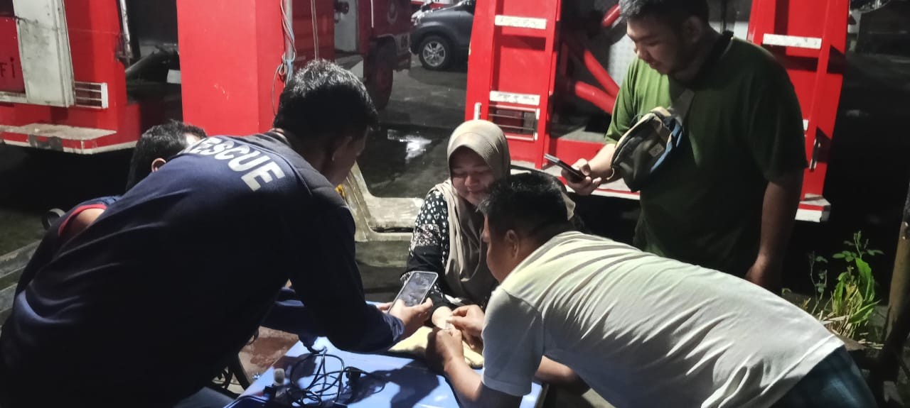 pelepasan cincin dari jari seorang warga yang beralamat tempat tinggal di  Jl. Tongkol