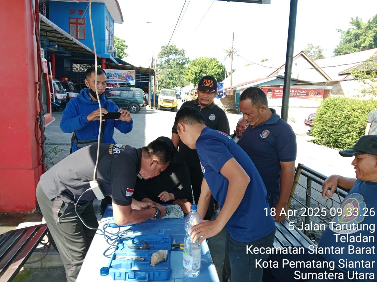pelepasan cincin dari jari seorang warga yang beralamat tempat tinggal di  Jl. Kenanga