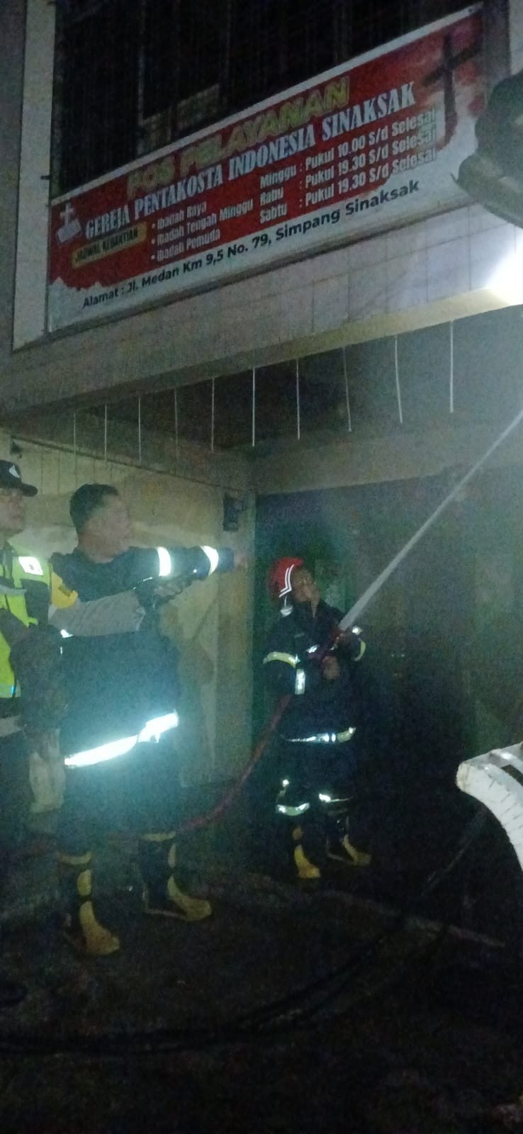 Pemadaman Kebakaran Ruko yang terbakar yang beralamat di Jalan Bahapal