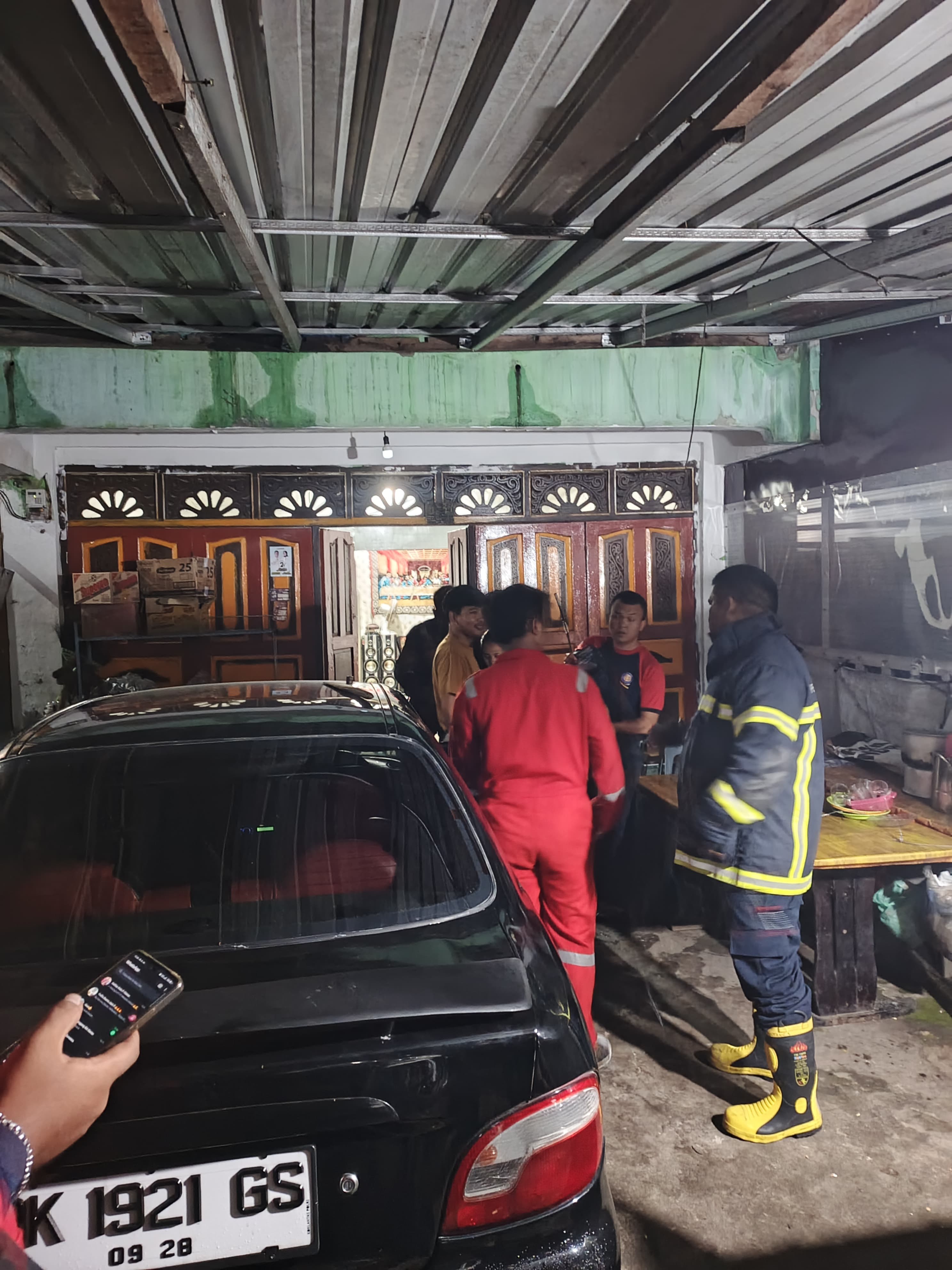 Evakuasi Kunci Mobil yang tertinggal di dalam mobil yang beralamat di Jl. Renville