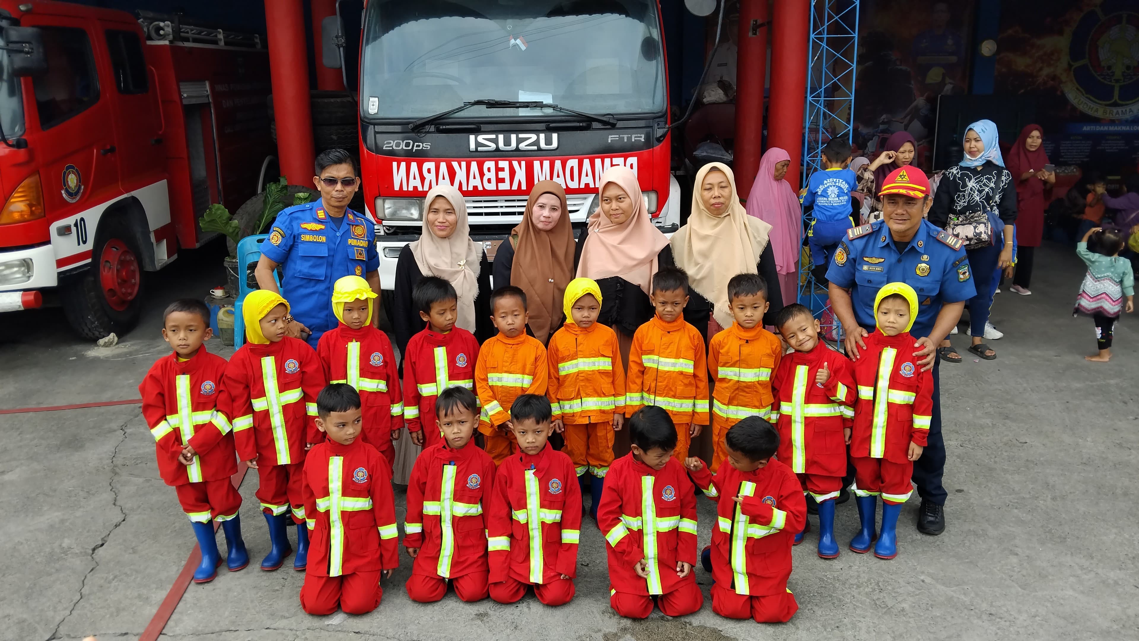 Edukasi dan Pengenalan Profesi Pemadam Kebakaran kepada TK ABA Dolok Malela.