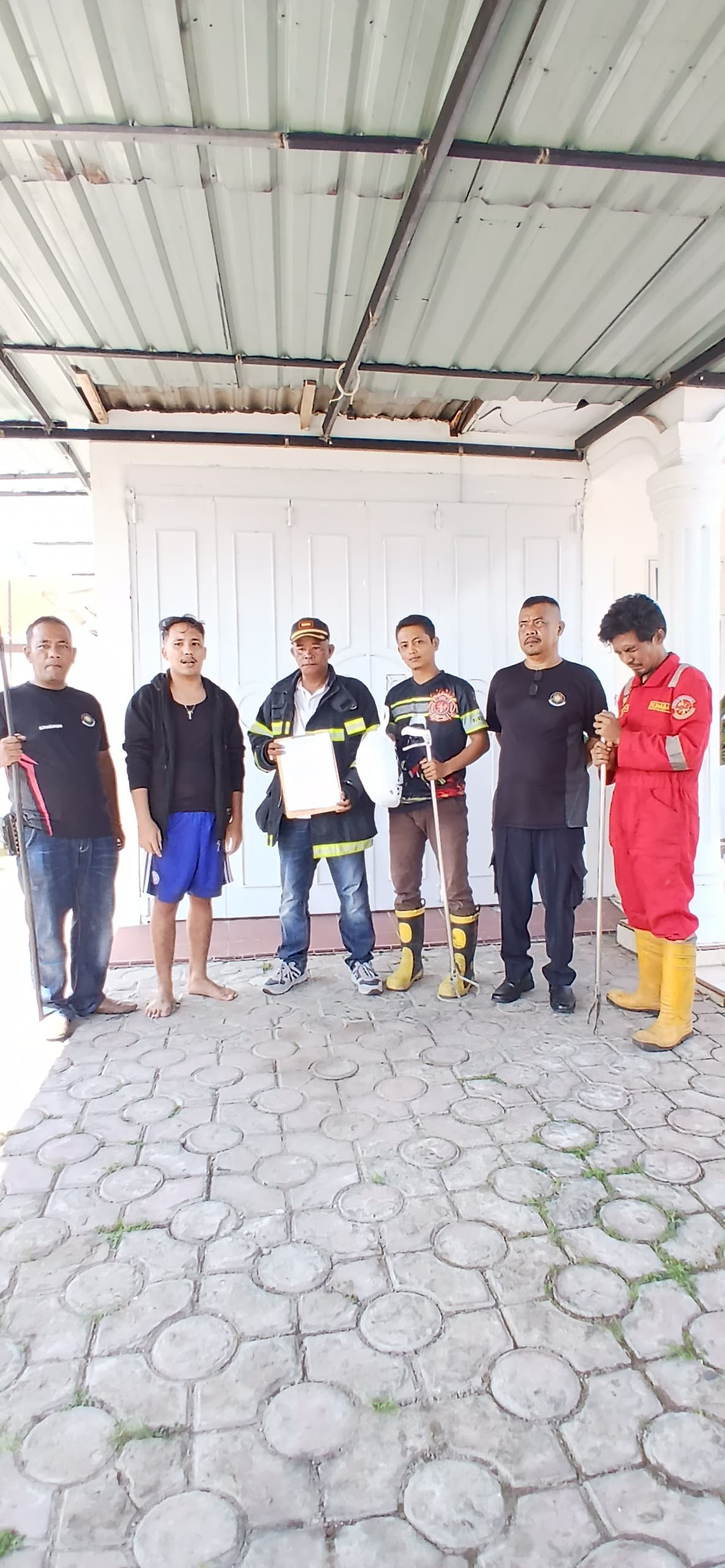 evakuasi ular di rumah warga yang beralamat di  Jl. Pulut Hitam