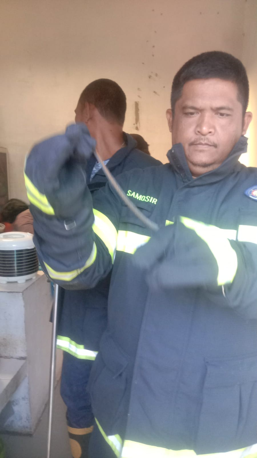 evakuasi ular di rumah warga yang beralamat di  Jl. Melanthon Siregar