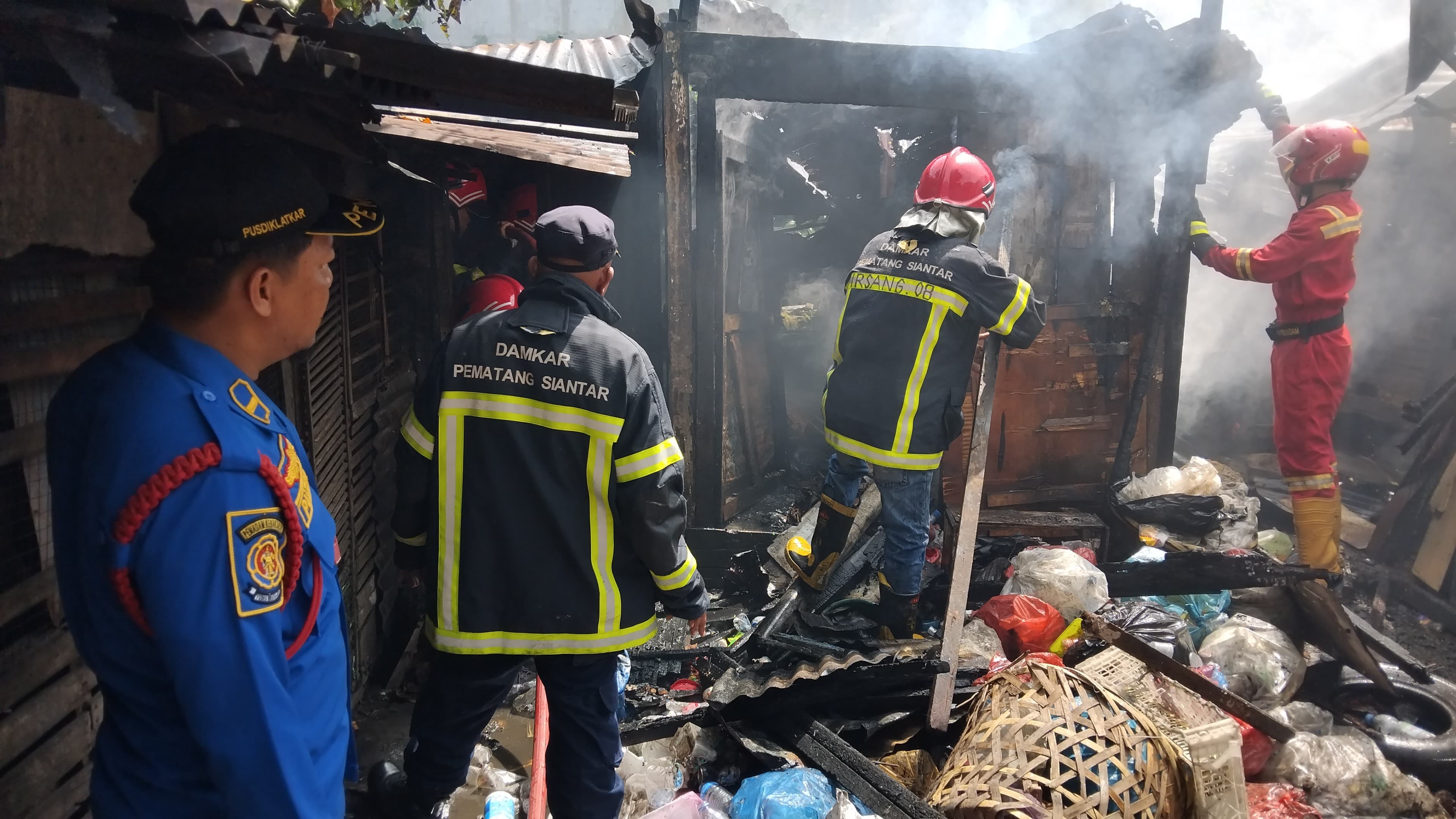 pemadaman kebakaran Kandang Ternak di  Jl. Pematang gg. sejahtera