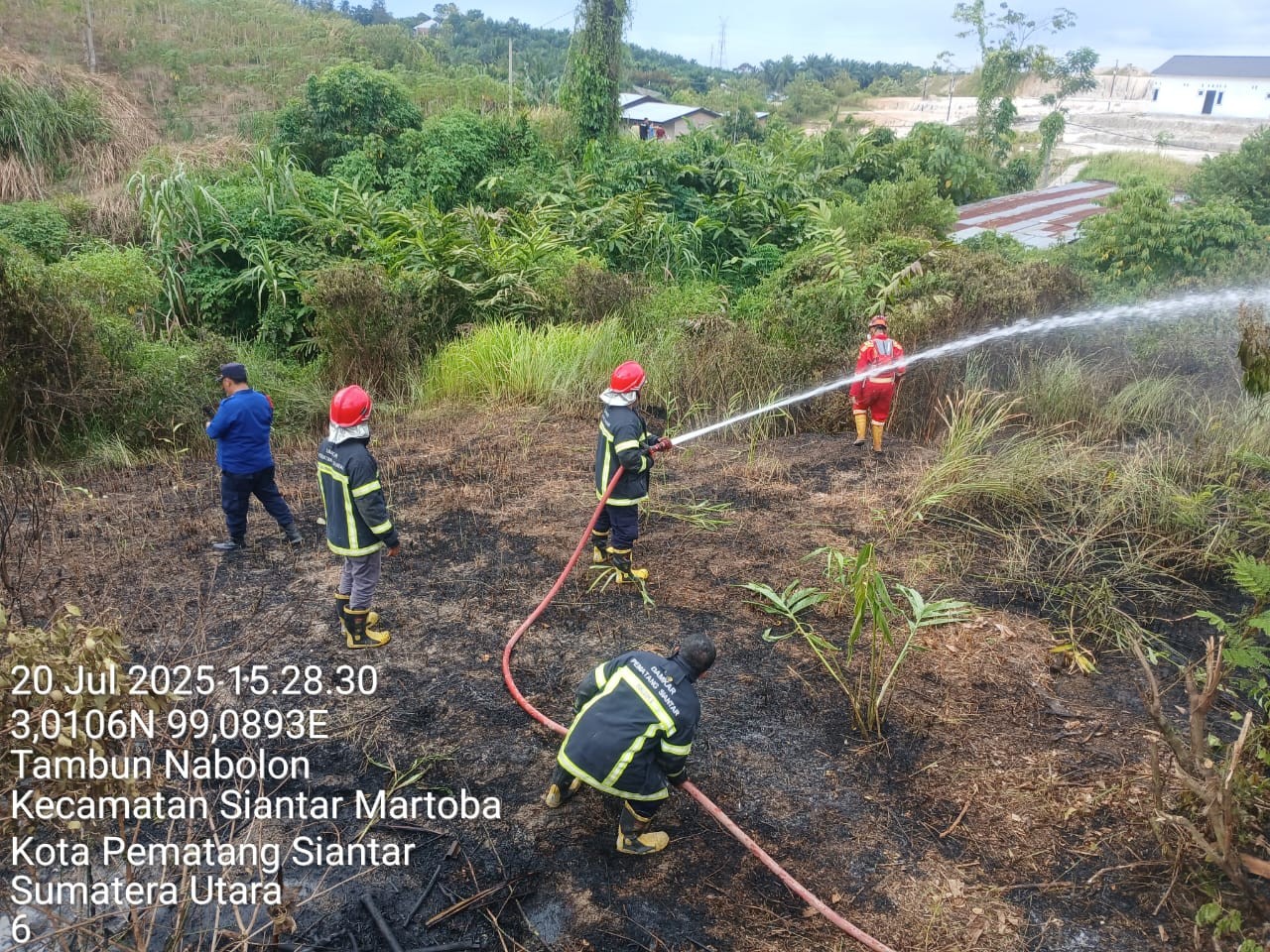 pemadaman kebakaran Lahan di  Kel. Tambun Nabolon