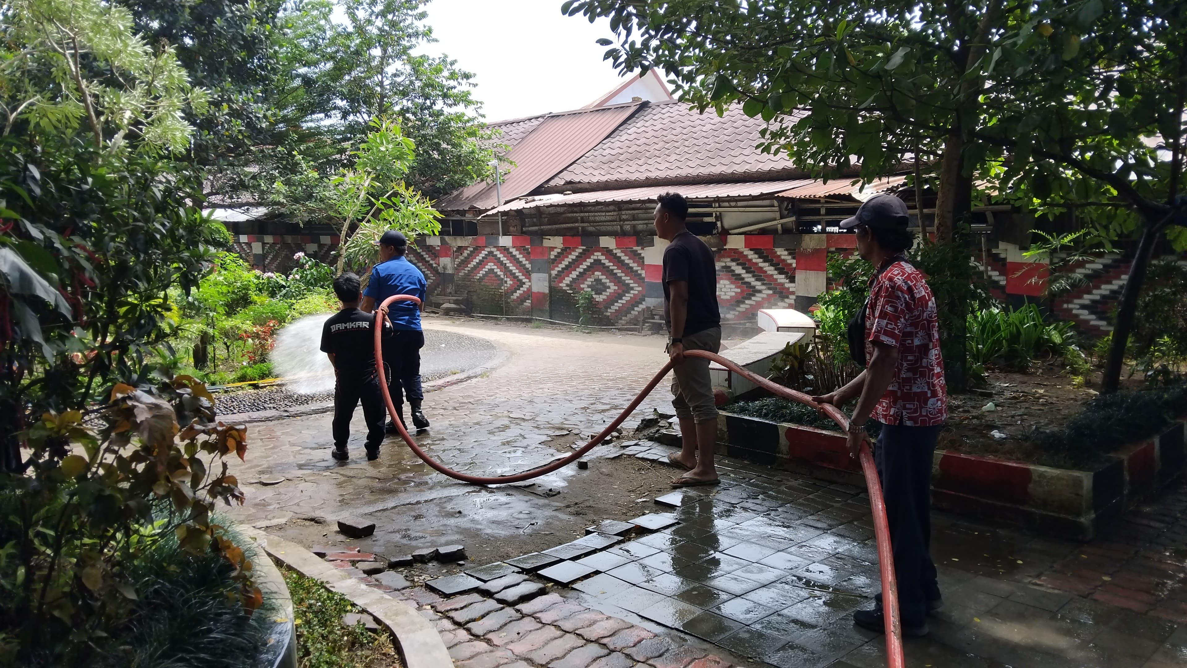 penyiraman Taman Bunga Kota Pematangsiantar