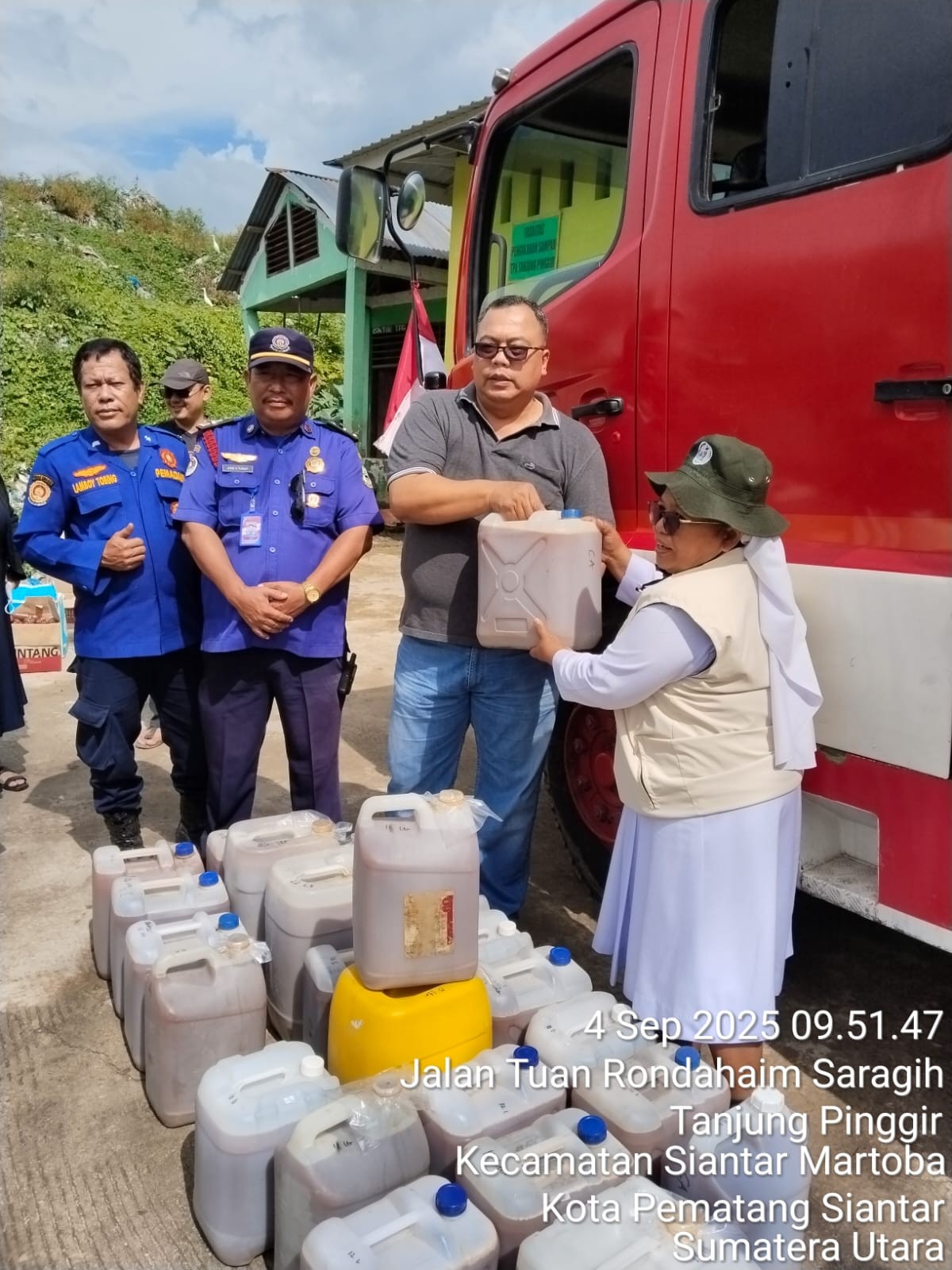 penyemprotan kembali (Tahap Ke 2) Eco-Enzim di lokasi Pembuangan Sampah Akhir (TPA) Kel. TanjungPin