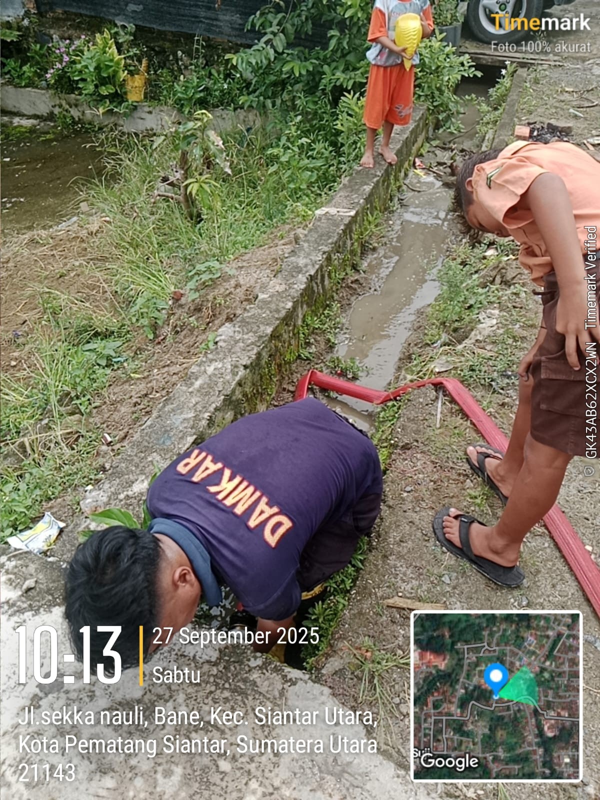 Personil Dinas Pemadam Kebakaran dan Penyelamatan melaksanakan giat LIBAS (Lihat sumBat gaS) di Jl.