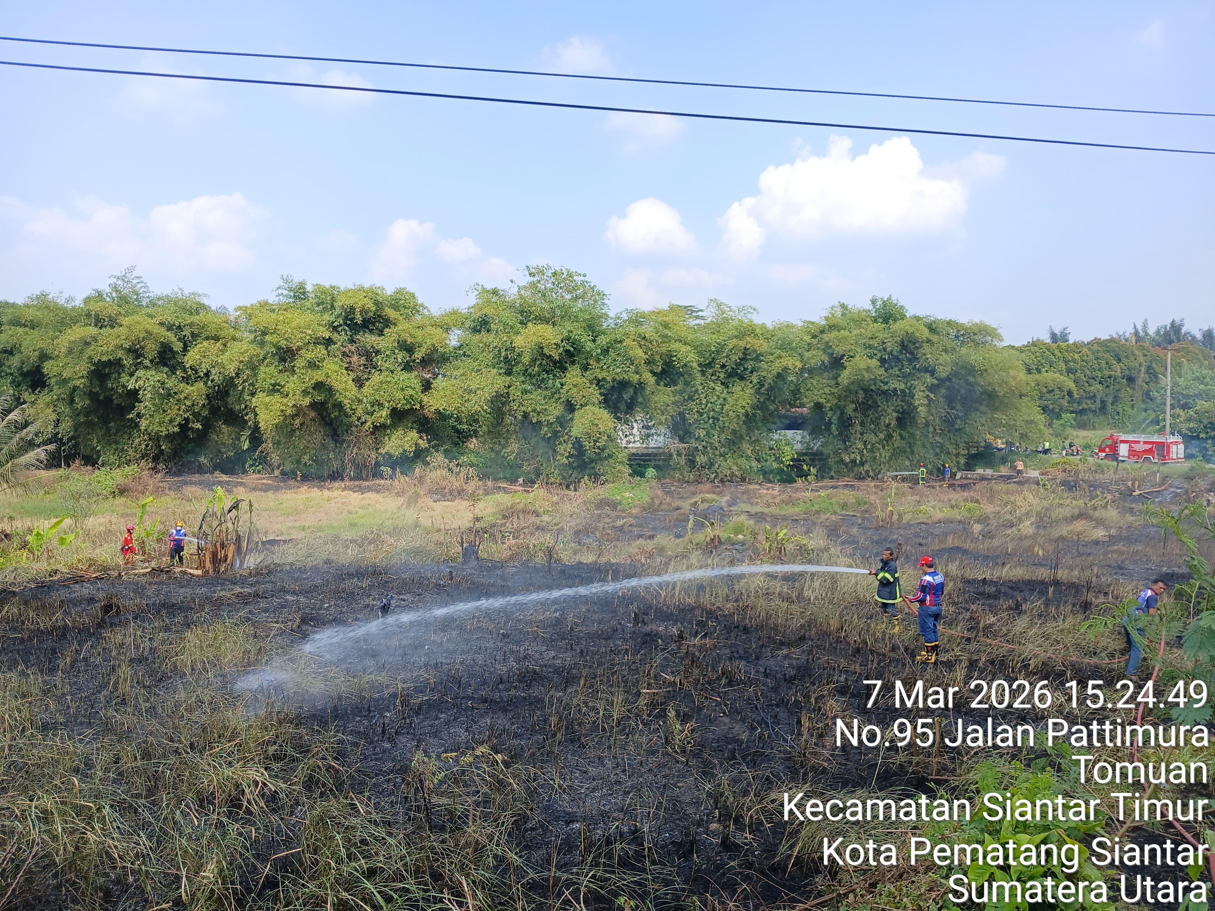 pemadaman kebakaran Lahan di   Jl. Patimura