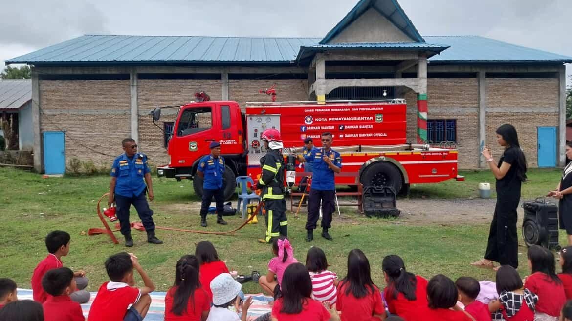 Edukasi dan Pengenalan Profesi Pemadam Kebakaran Kepada Sekolah Minggu HKI Resort Khusus Simarimbun