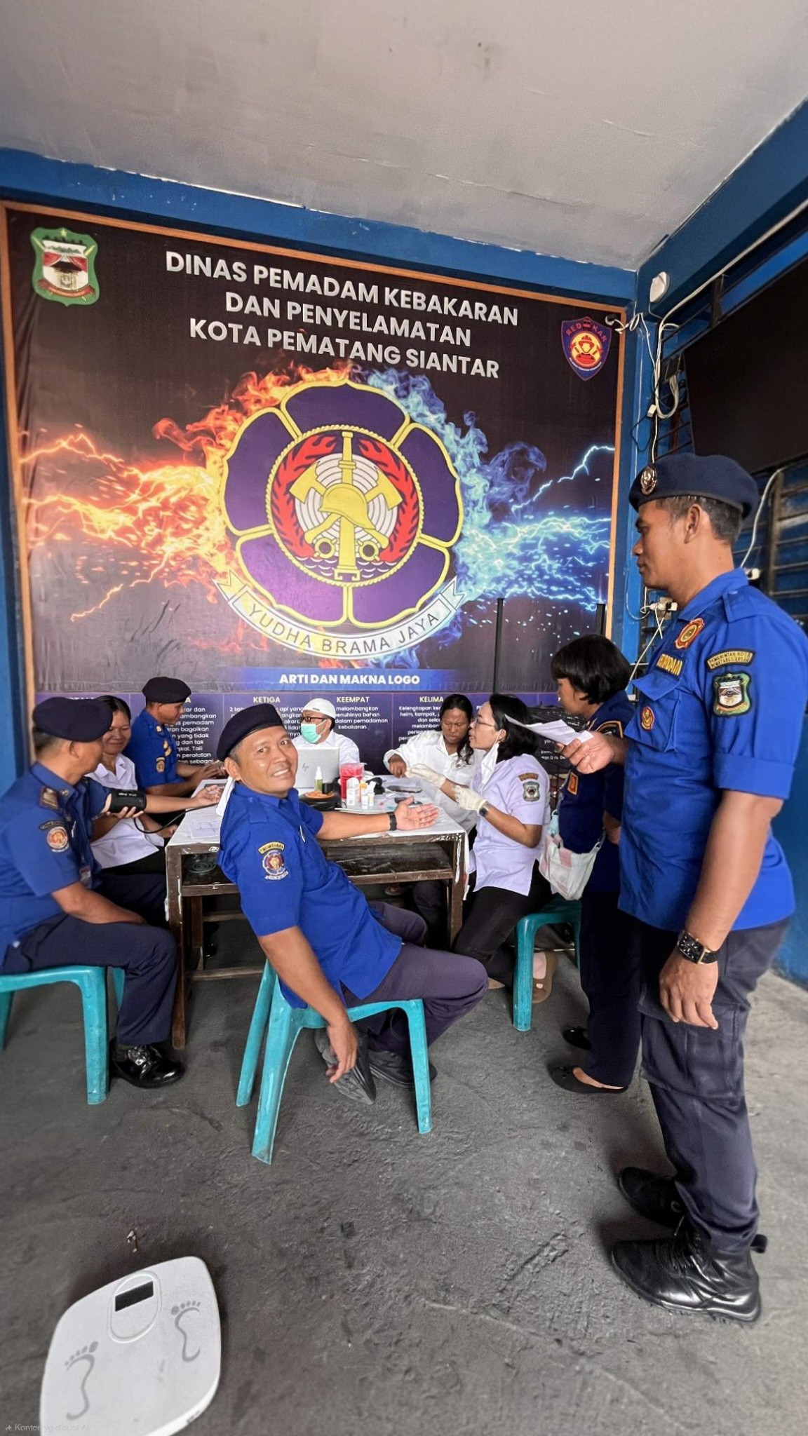 Menerima kunjungan Pegawai Puskesmas Raya dalam rangka pemeriksaan kesehatan.