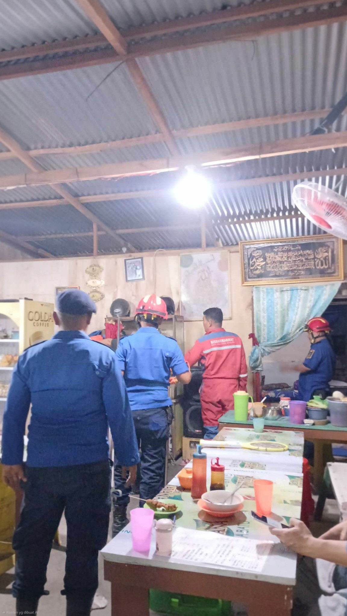 menerima informasi adanya ular di rumah warga  Jl. Melanthon Siregar