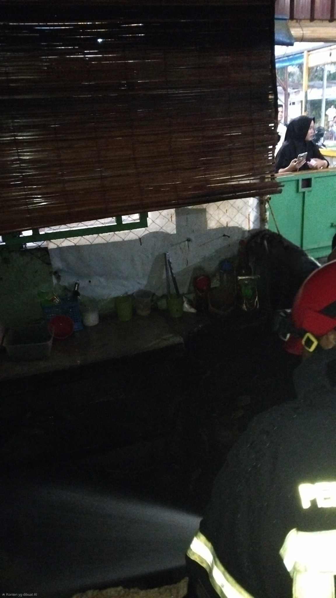 pemadaman kebakaran tabung gas bocor di  Jl. Narumonda