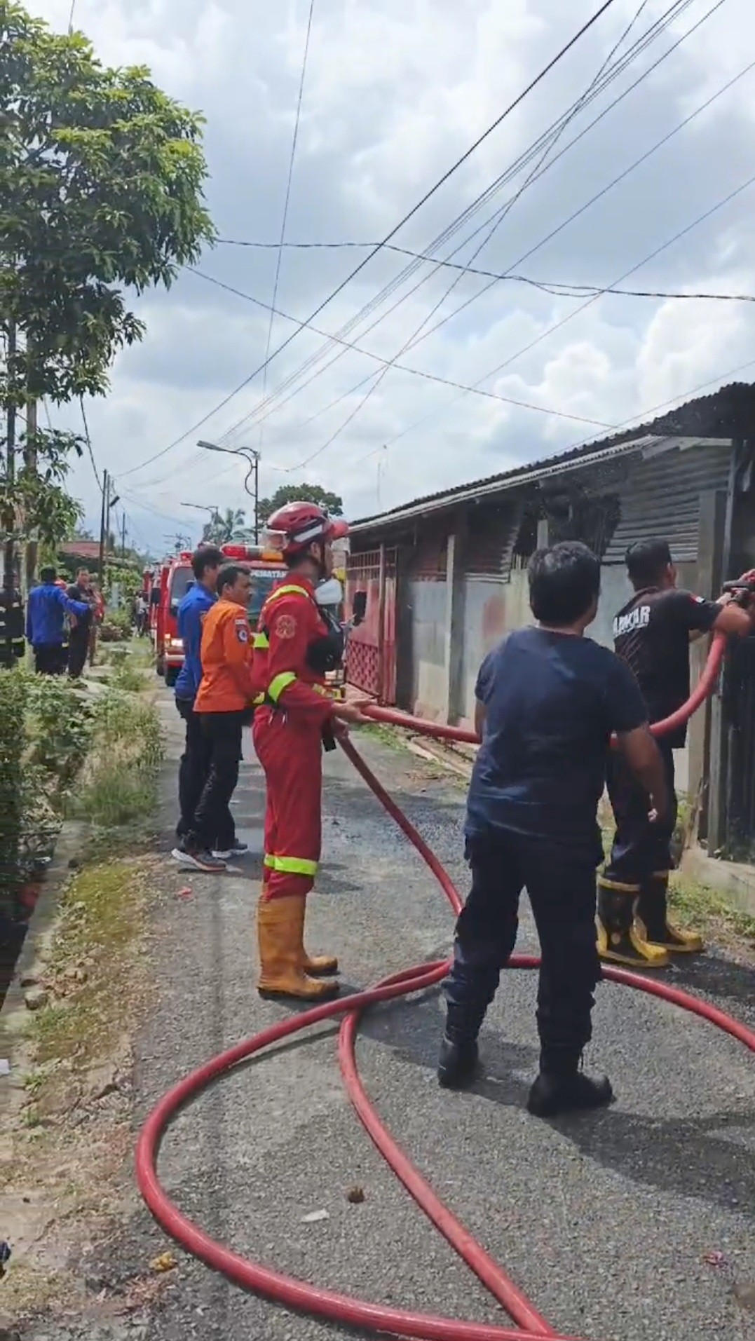 kebakaran papan bunga yang beralamat di Jl. Farel Pasaribu Gg. Kelapa Sawit